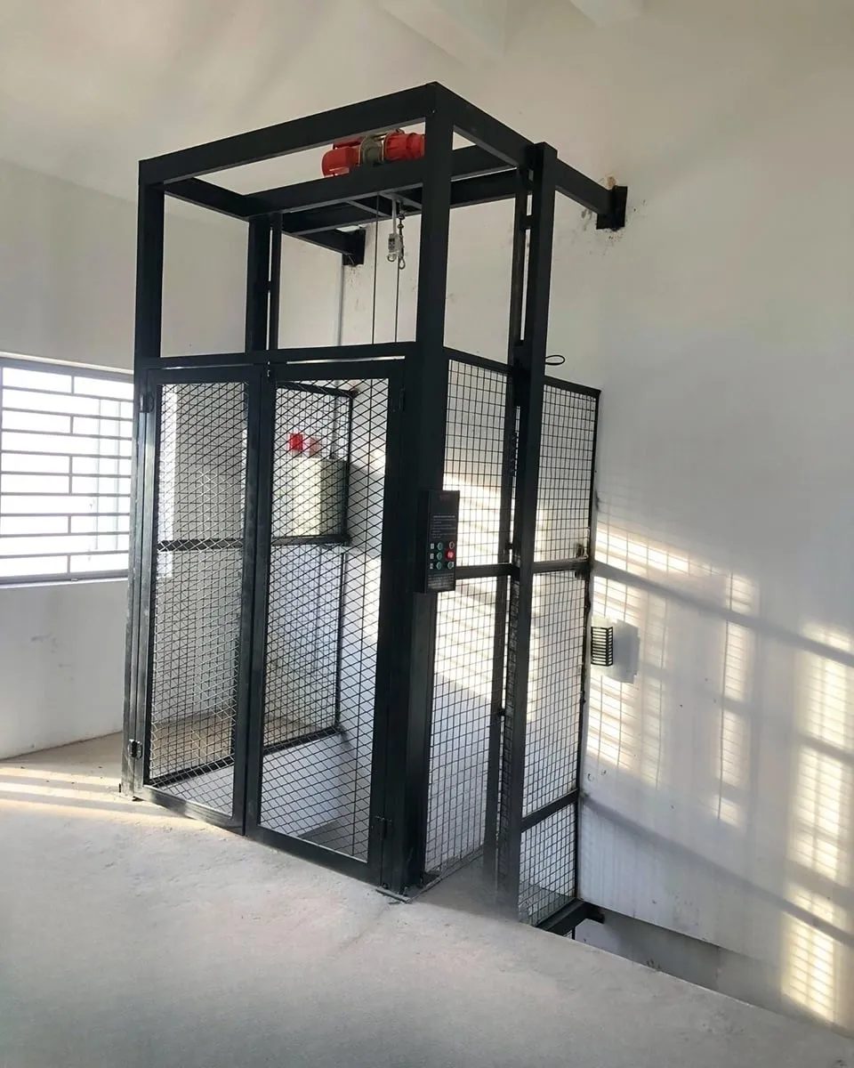 Báo giá thang nâng hàng thủy lực 500kg tại KCN Thạch Thất Quốc Oai Hà Nội