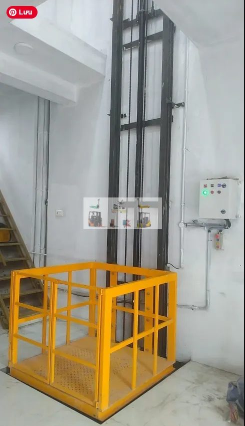 Chi phí các yếu tố nào quyết định giá thang nâng hàng?