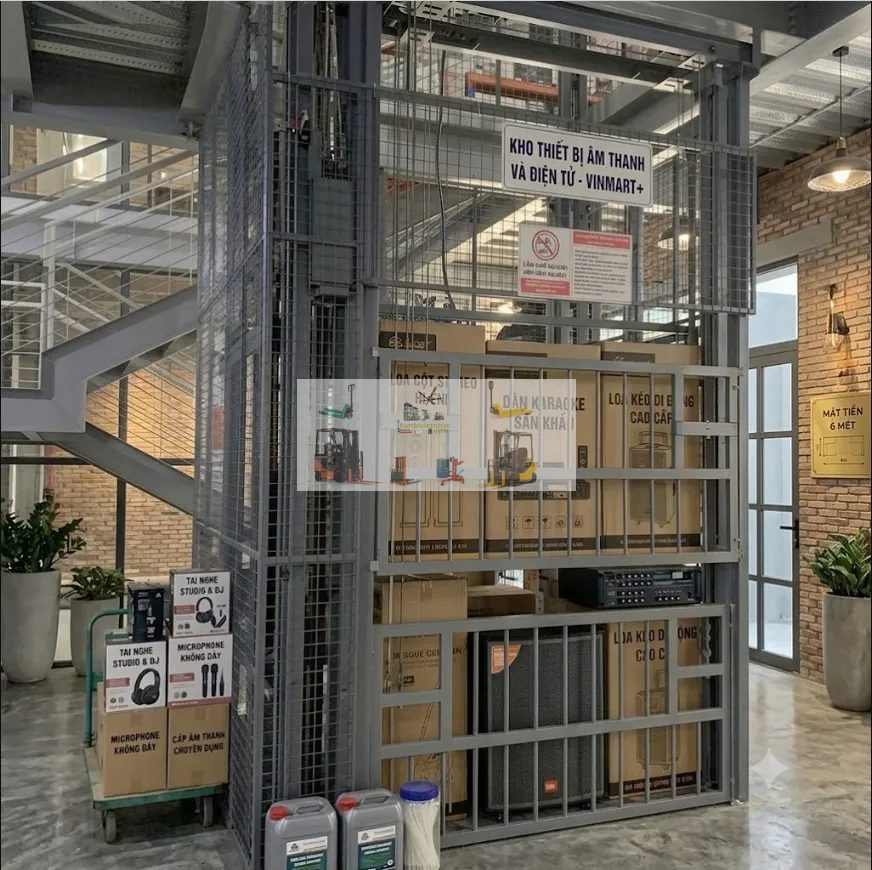 Kiểm tra mặt bằng lắp đặt thang nâng hàng tại xưởng
