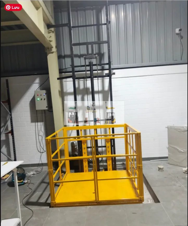 Giá thang nâng hàng phụ thuộc vào cấu hình nào?