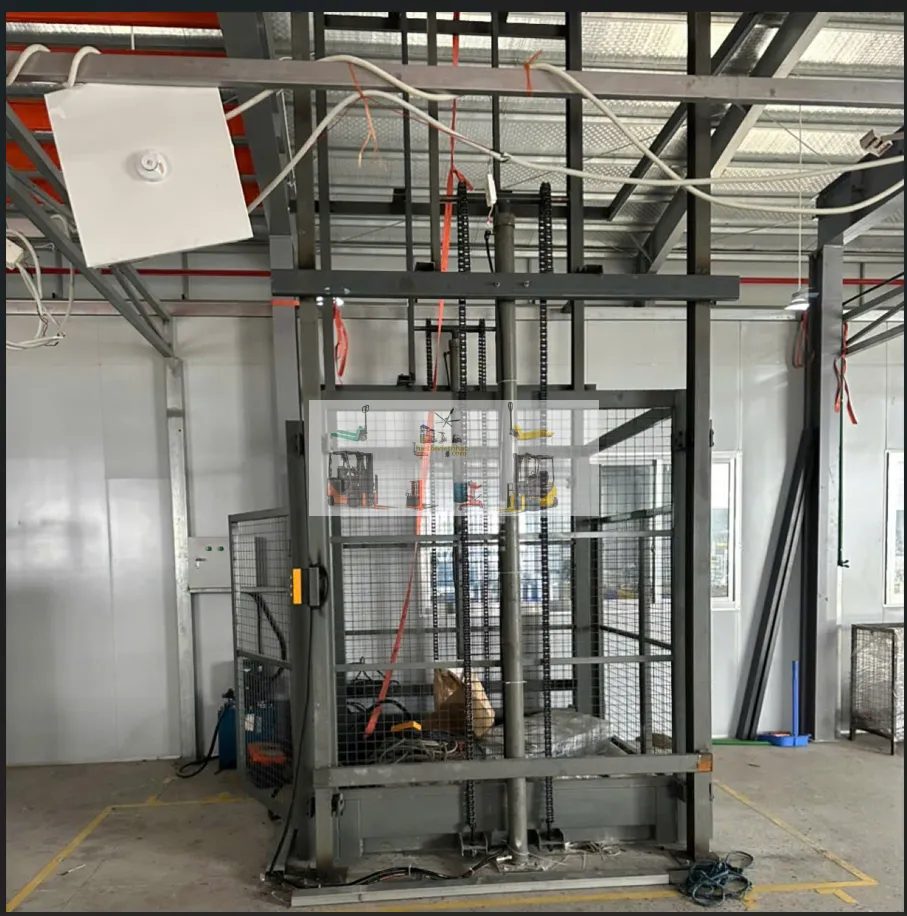 Chi phí thang nâng hạ 1.8 tấn cho kho dược phẩm