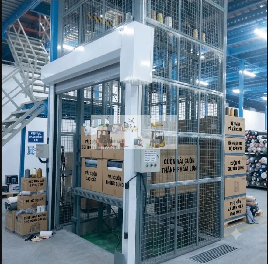 Kinh nghiệm chọn thang nâng hạ 500kg cho kho dệt
