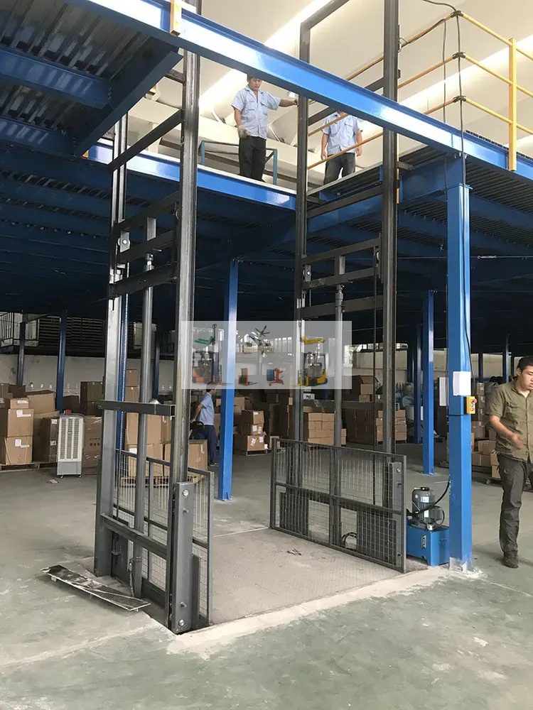 Kinh nghiệm chọn thang nâng hàng cho cửa hàng và showroom