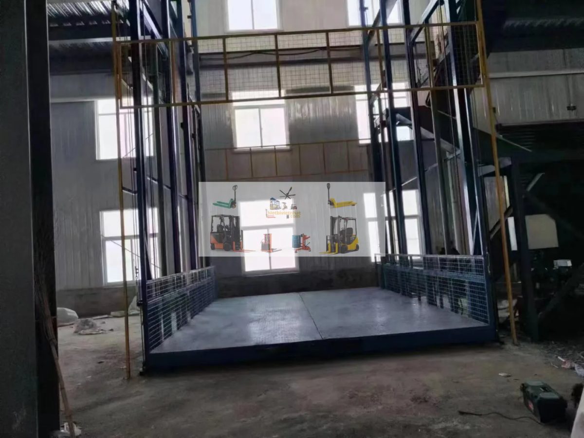 Nên chọn thang nâng hàng 500kg hay 1 tấn?