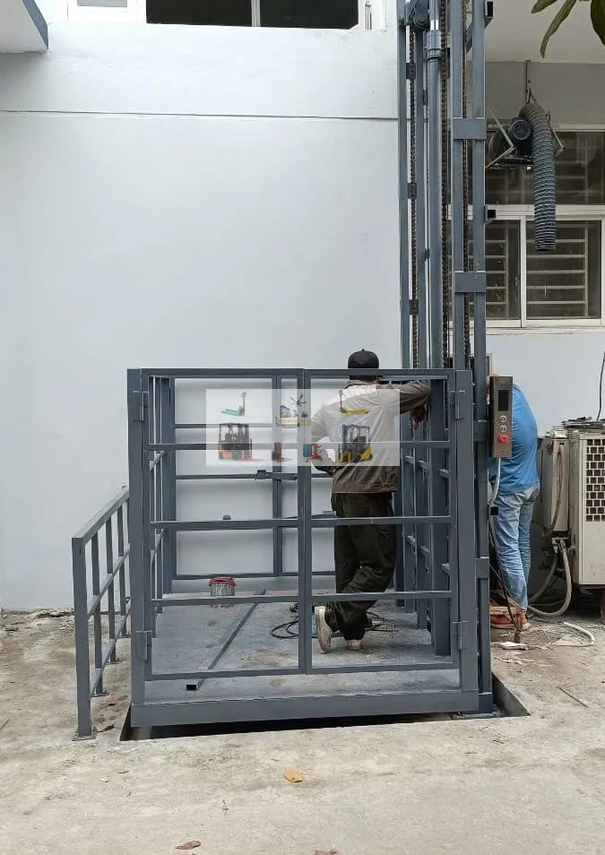 Đảm bảo an toàn khi sử dụng thang nâng 300kg