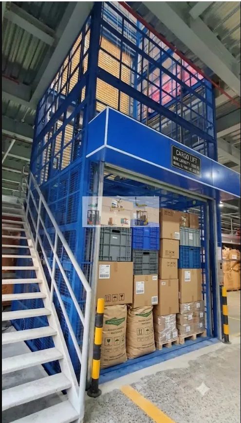 Chọn kích thước sàn và chiều cao nâng phù hợp cho thang 1.5 tấn