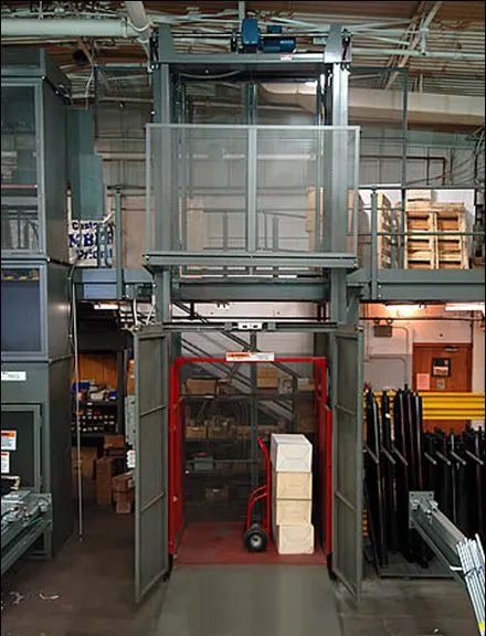 Lỗi thường gặp khi lắp đặt thang nâng hạ 1.5 tấn và cách khắc phục