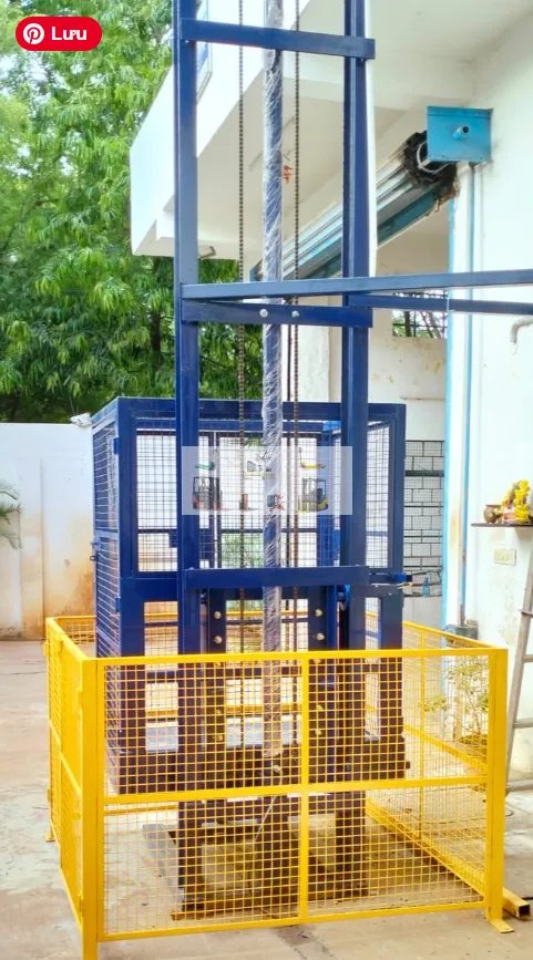 Giải đáp thang nâng hàng có đặt được ngoài trời khi trời mưa không