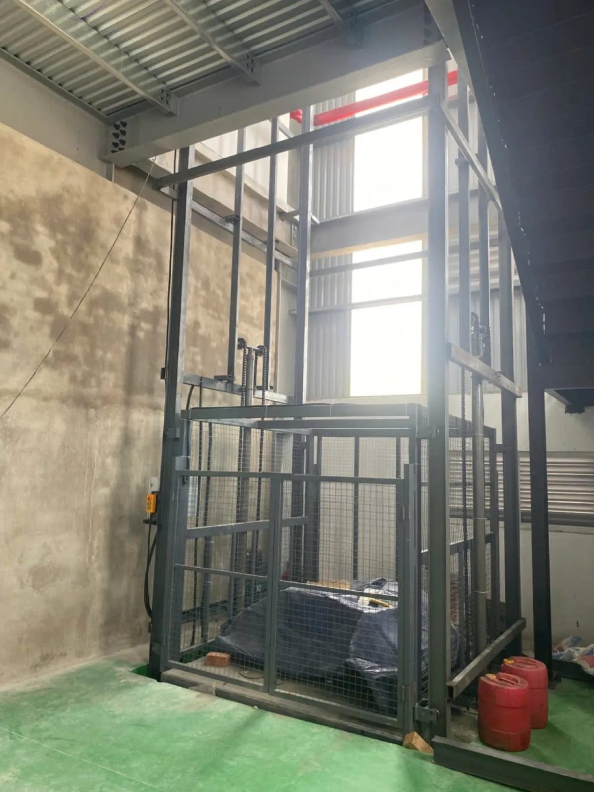 Giải đáp thiết kế thang nâng hàng cần cung cấp thông tin gì