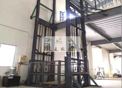 Thời gian lắp đặt thang tải hàng 750kg cần bao lâu cho kho linh kiện điện tử?