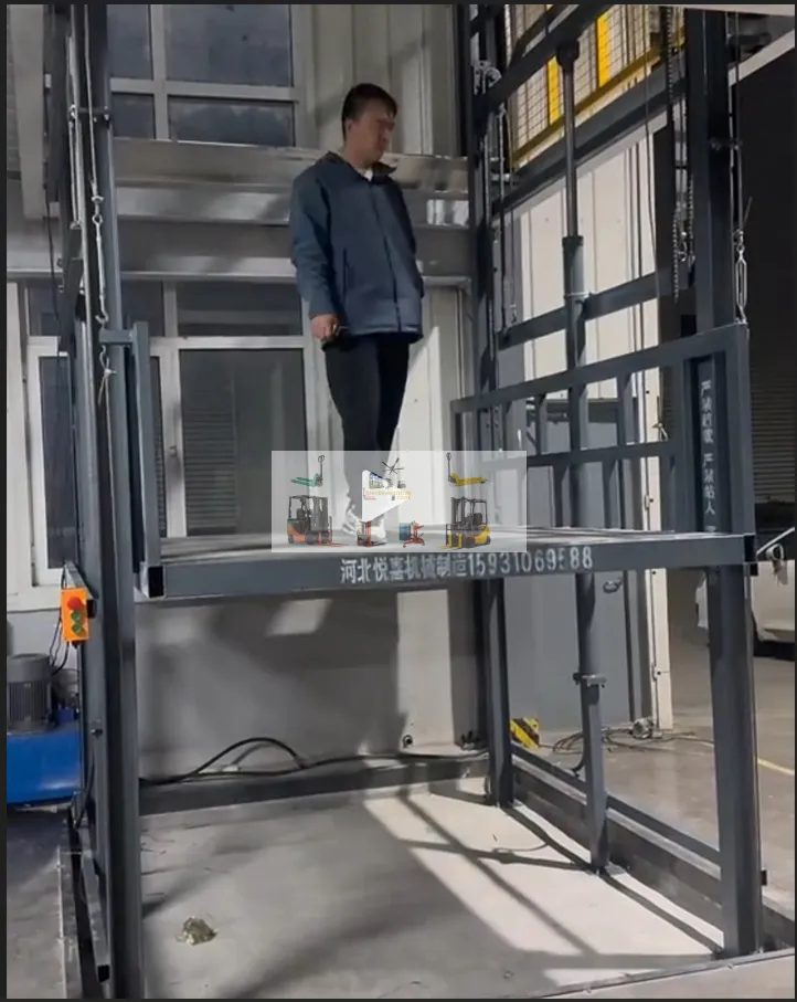 Cách xử lý an toàn khi thang nâng hàng không xuống được