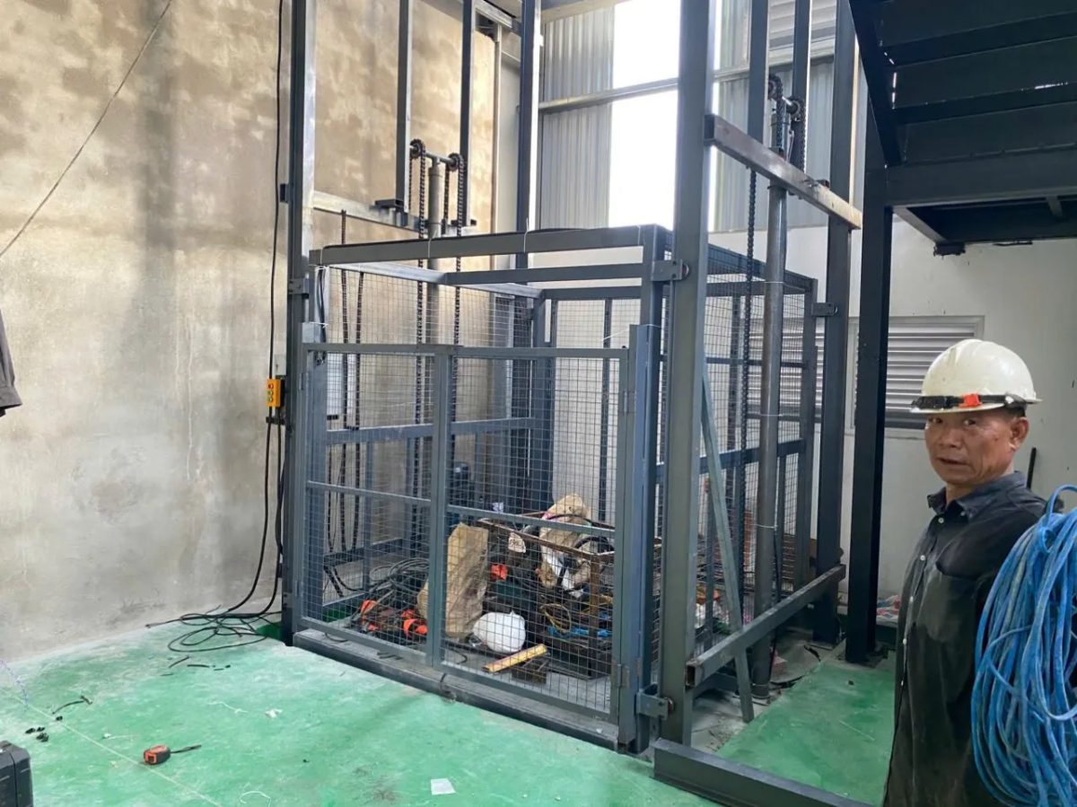 thang nâng hàng thủy lực 600kg 700kg