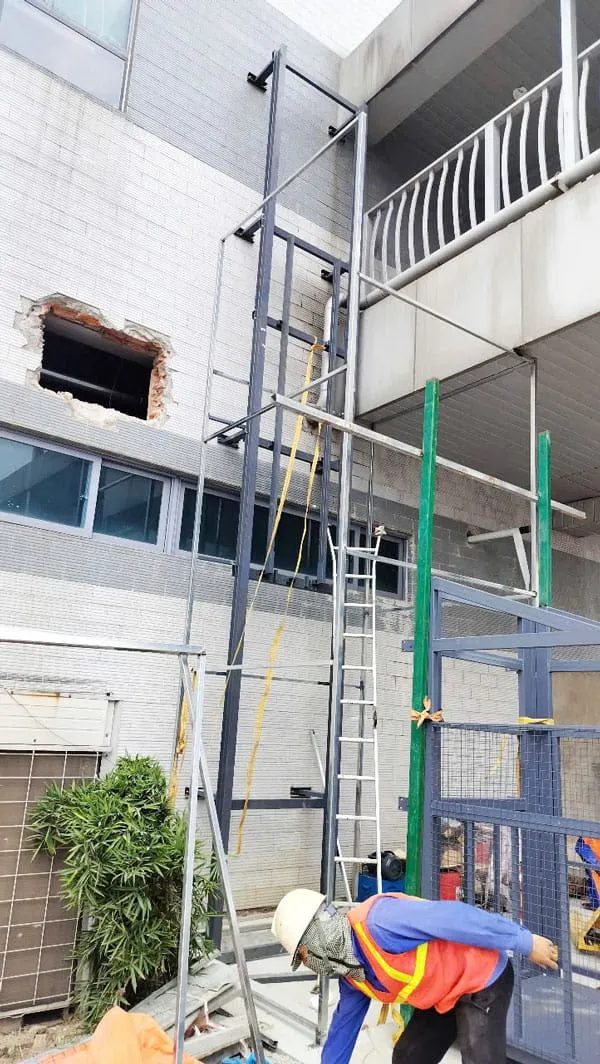 Thang nâng hàng thuỷ lực 500kg