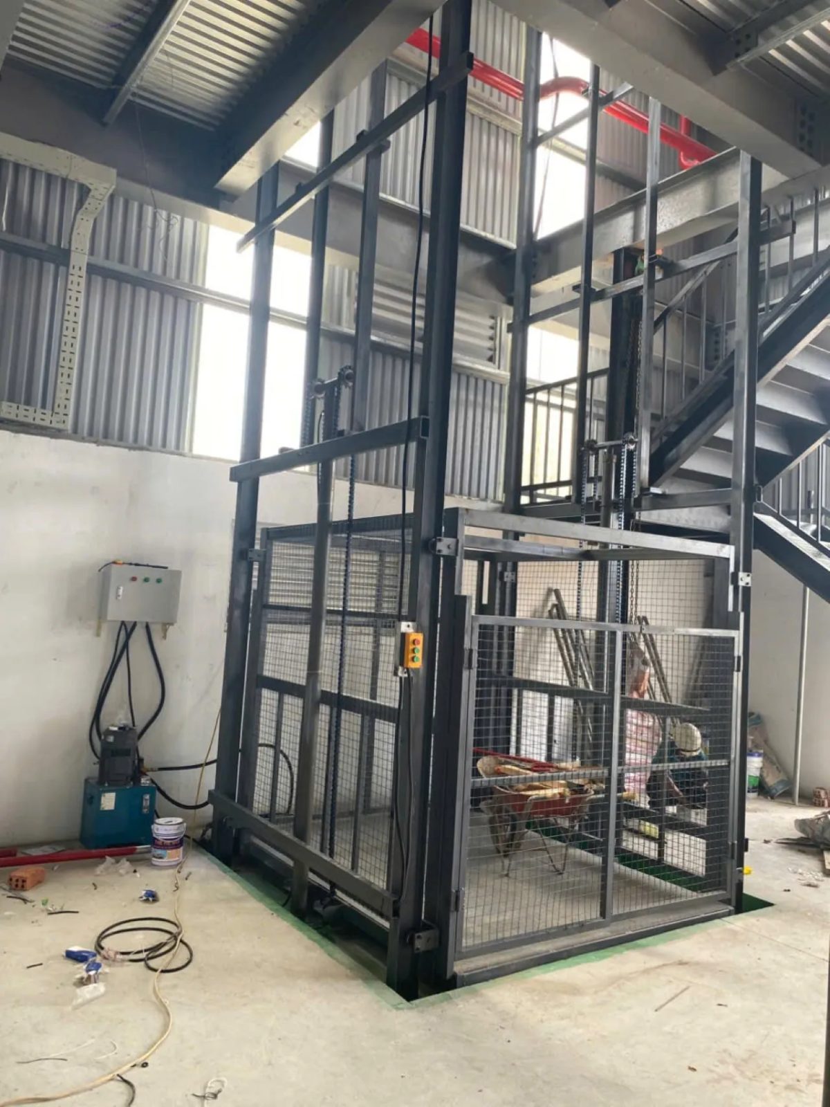 thang nâng hàng thủy lực công nghiệp