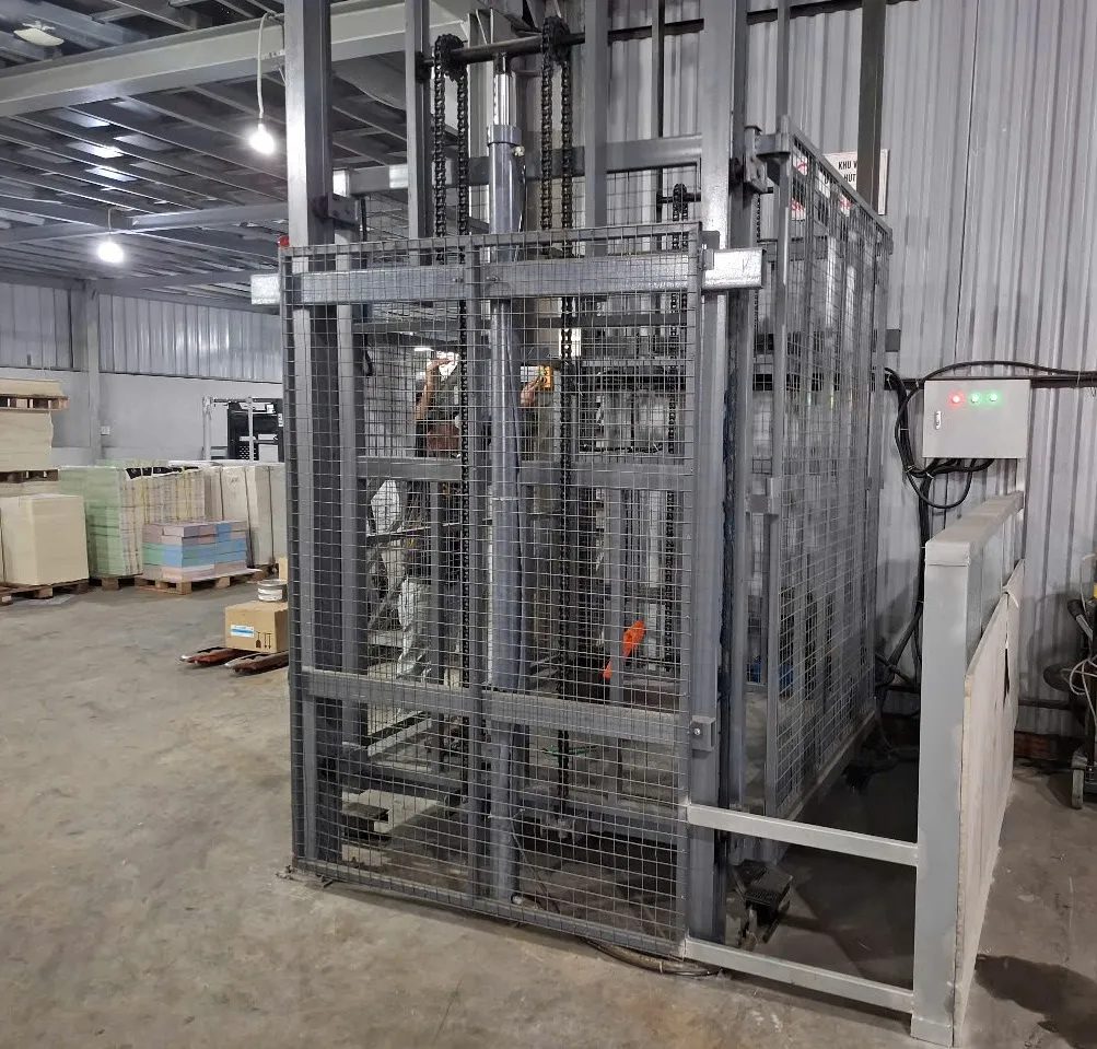 thang nâng hàng thủy lực- thang tải hàng