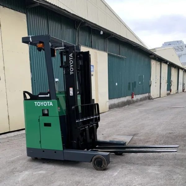 xe-nang-dien-cu-toyota